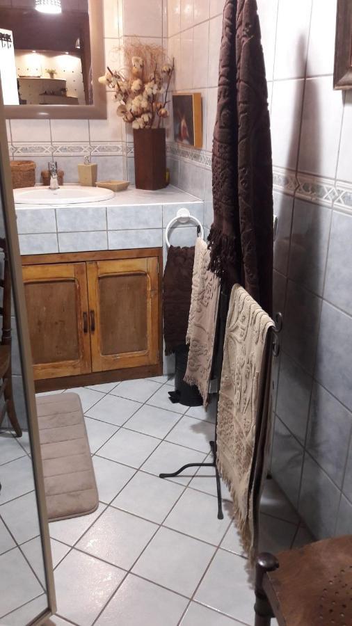 Joli loft dans village pittoresque Péret Esterno foto