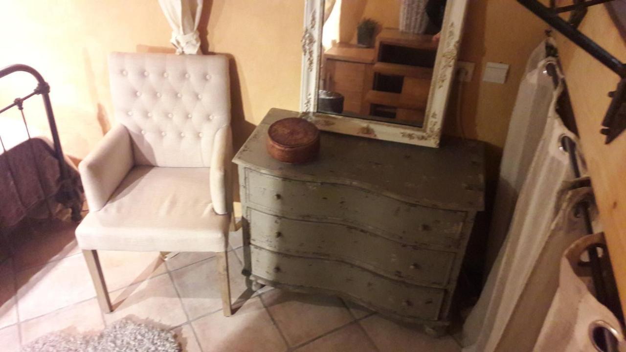 Joli loft dans village pittoresque Péret Esterno foto