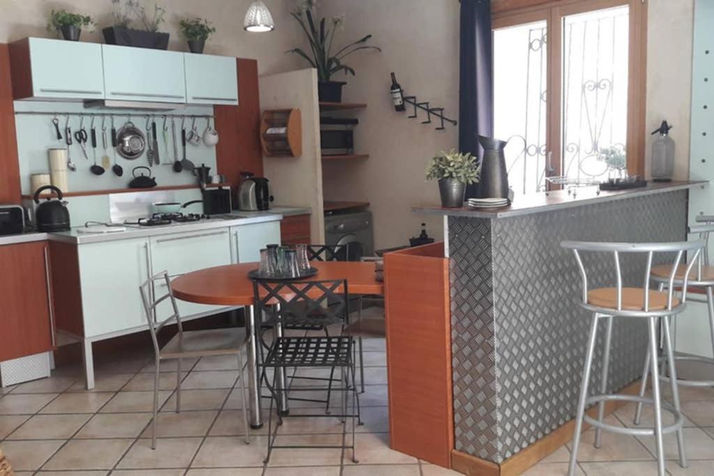 Joli loft dans village pittoresque Péret Esterno foto