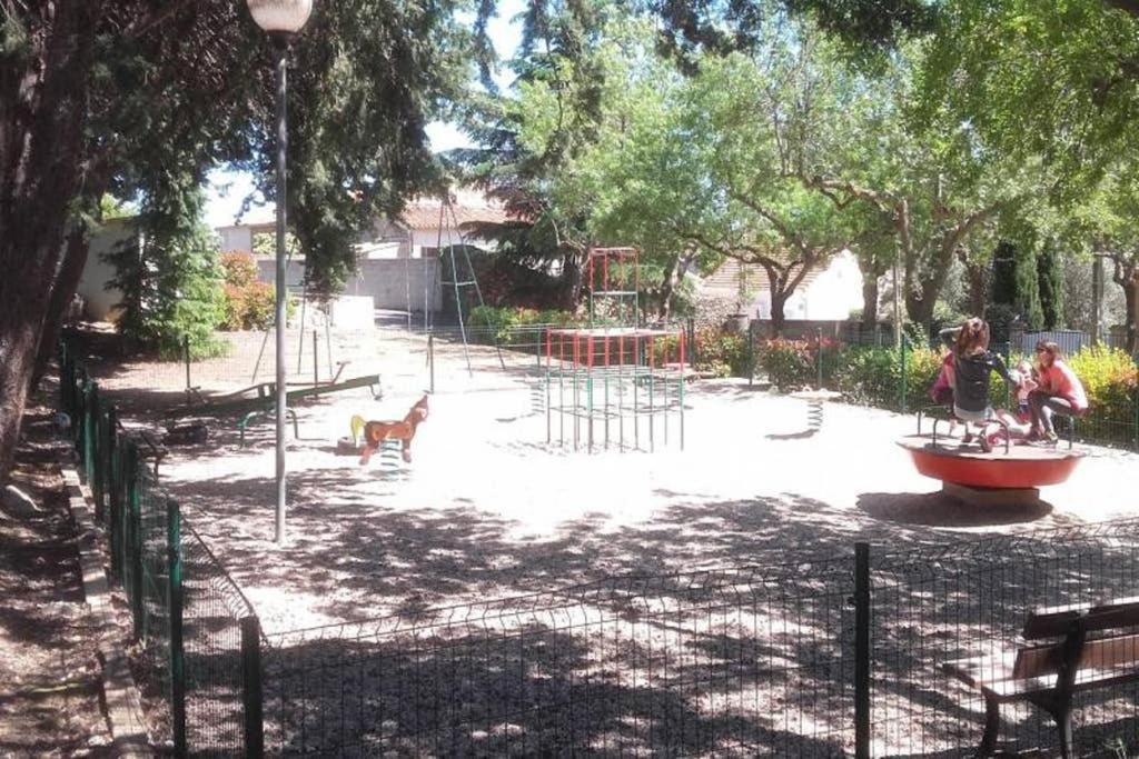 Joli loft dans village pittoresque Péret Esterno foto