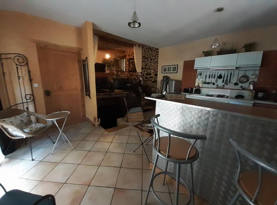 Joli loft dans village pittoresque Péret Esterno foto